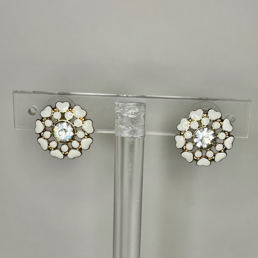 Heart stud earrings